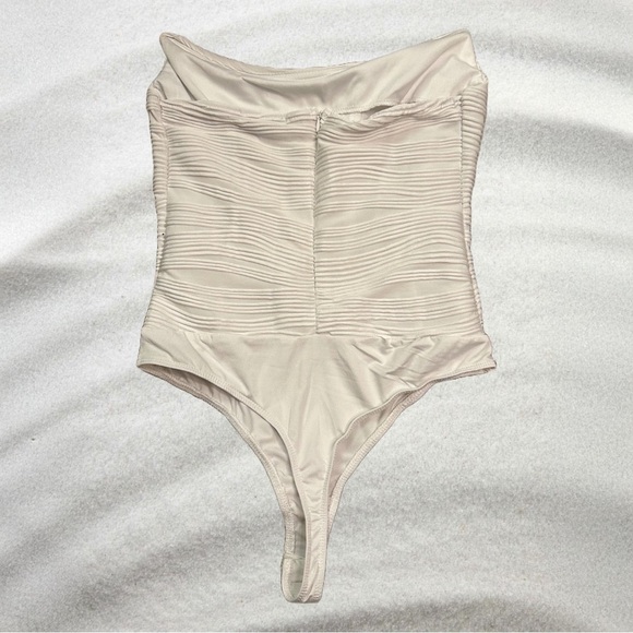 FashionNova White Corset Bodysuit Size M NWOT - Picture 7 of 9